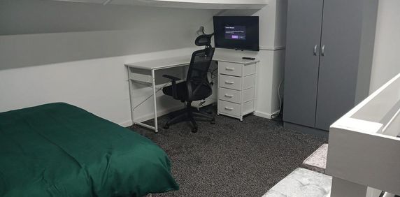 1 bedroom in a house share to rent - Photo 2