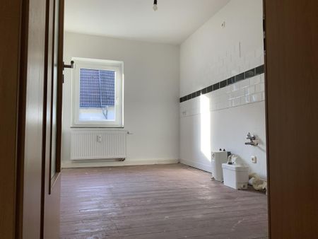 Schön geschnittene 2,5 Zimmer Wohnung mit Modernem Wannenbad - Photo 2