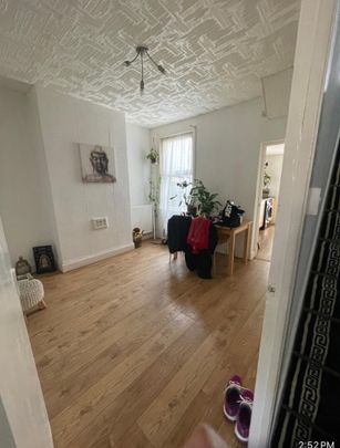 3 Bed Terraced House, Holbrook Road, E15 - Photo 1