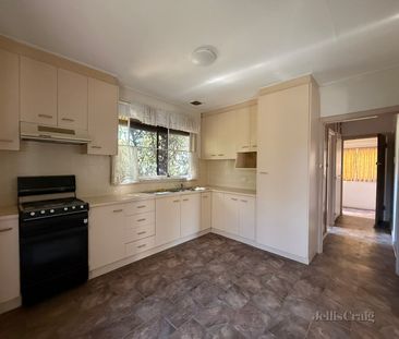 53 Whitelaw Street, Reservoir VIC 3073 - House For Rent | Domain - Photo 6