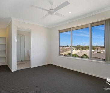 Well positioned Townhouse - Photo 1