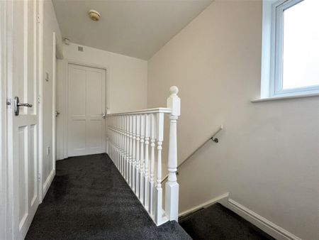 3 bedroom Semi-detached house to rent - Photo 4