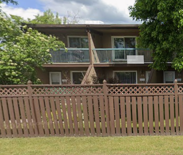 1 Bedroom Unit! Front And Back Patio Areas! In Suite Laundry! - Photo 5