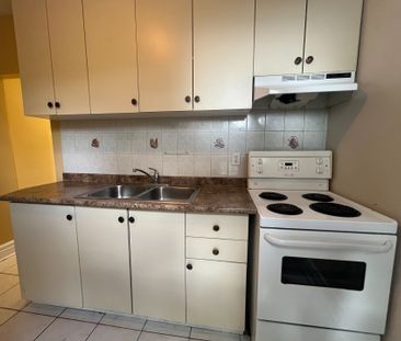 For Lease - 1113 Davenport Rd Road Unit# 1, Toronto, Ontario - Photo 3