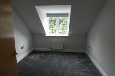 3 bedroom flat to rent - Photo 2
