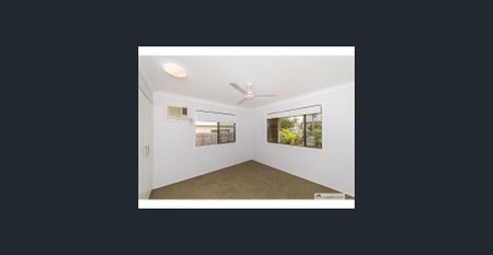 RECENTLY RENOVATED 4 BEDROOM FAMILY HOME! - Photo 3