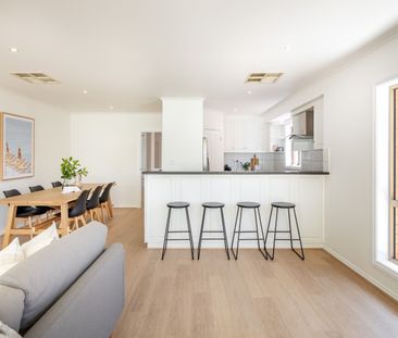 Spacious, Excellent Four Bedroom Home in Newton - Photo 5