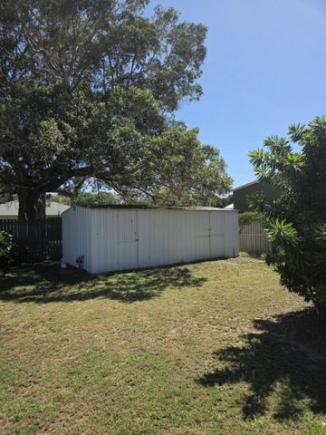 SPACIOUS, LOW-SET & READY TO ENJOY � MOORE PARK BEACH GEM - Photo 5