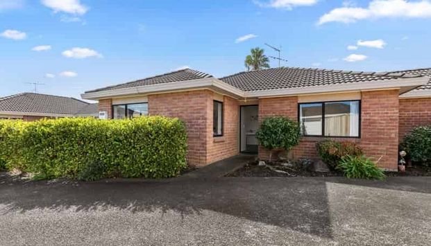 Sunny Single-Level Family Home - Ellerslie Comfort & Convenience - Photo 1