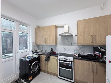 3 bedroom maisonette to rent - Photo 3