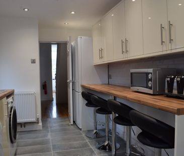 Spacious En-suite Room- Couples Welcome - Photo 3