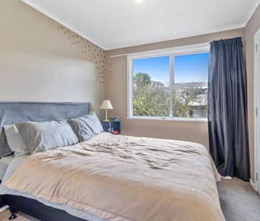 Tidy 3 bedroom home with elevated deck - Photo 6