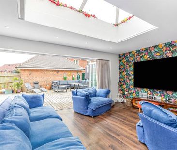 4 bedroom detached house to rent - Photo 3