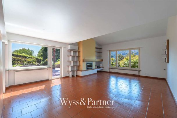 Casa su 3 livelli con terrazza e giardino a Vezia - Photo 1