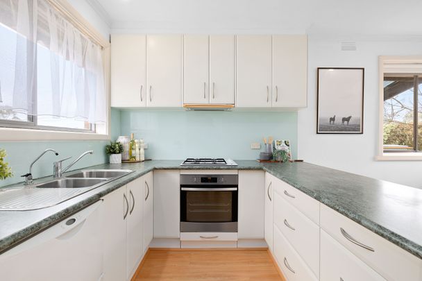 A Smart Start, a Bright Future in Wantirna South! - Photo 1