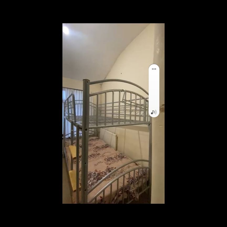 4 Bed Detached House, Pamdevon Road, CR0 - Photo 1