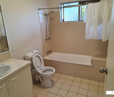 Modern 2-Bedroom Townhouse in Prime Noosaville Location - Photo 6