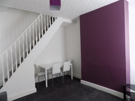 3 bedroom private hall to rent - Photo 2