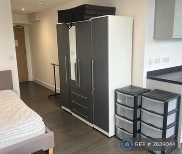 Studio to rent - Photo 2