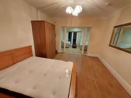 1 bedroom in a house share to rent - Photo 5