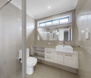 Town house walking distance to shops and schools - Photo 1