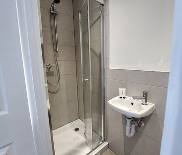 Room in a Shared House, Salisbury Road, RG30 - Photo 6