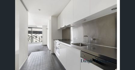 Spacious One-Bedroom Apartment in Prime Location - Photo 3