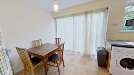 4 bedroom terraced house to rent - Photo 2