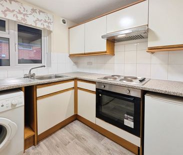 Waterloo Road, SO15 - Photo 3