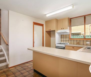 TWO-BEDROOM TOWNHOUSE IN A PERFECT LOCATION! - Photo 4