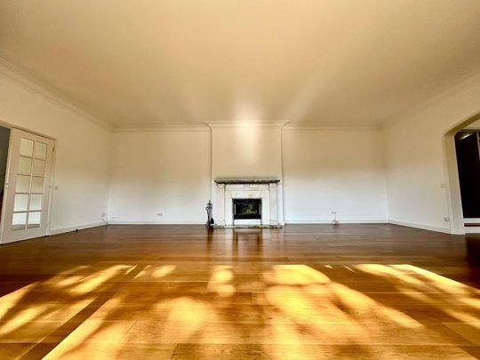 Moradia T5 remodelada para arrendamento sem móveis com piscina, jardim e vista mar, no Estoril - Photo 1