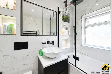 Detached in Colston Avenue , Carshalton, SM5 2NU - Photo 2