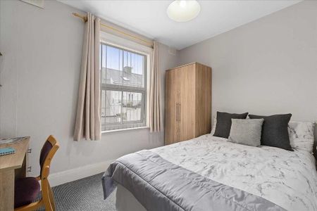 4 bedroom mews to rent - Photo 5