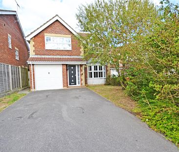 Spacious four bedroom detached house in a popular residential location in Patcham. Benefiting from off road parking to front and a drive. Offered to let un-furnished. Available now! - Photo 3