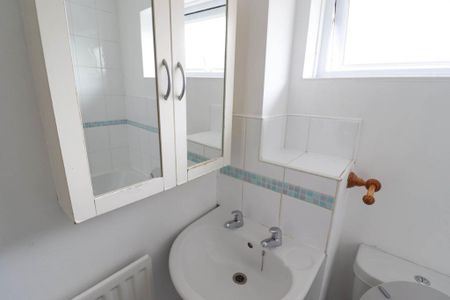 3 bedroom terraced house to rent - Photo 3