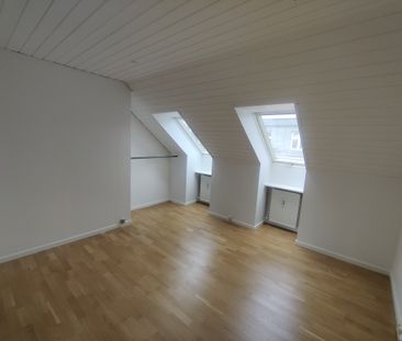 Stor og lys lejlighed på øverste etage - Photo 4