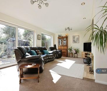 4 bedroom detached house to rent - Photo 6