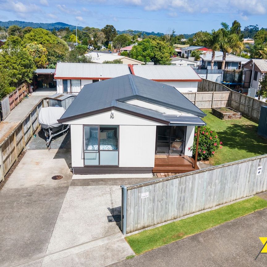 Three Bedrooms and One Bathroom in Ranui! FULLY FENCED! - Photo 1