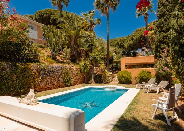 Stunning villa with private pool in Elviria next to golf course