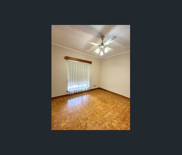 Spacious 4-bedroom home with 2 living areas - Photo 4