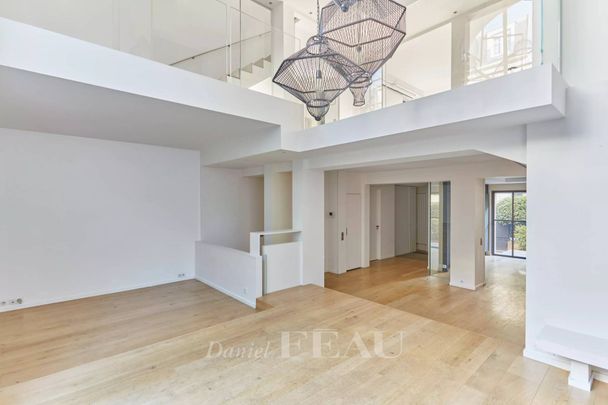 Location hôtel particulier, Neuilly-sur-Seine, 10 pièces, 273.1 m², ref 85324386 - Photo 1