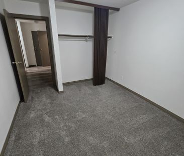 Spacious recently renovated ground floor 2 Bedroom Apartment - Photo 5