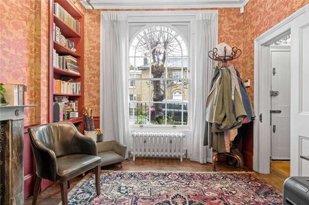 A beautiful Georgian double fronted family home, which has been refurbished to exacting standards, with many period features and a stunning garden. - Photo 2