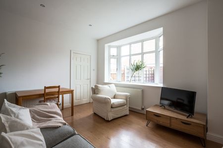 Room in a Shared House, Milton Grove, M16 - Photo 3