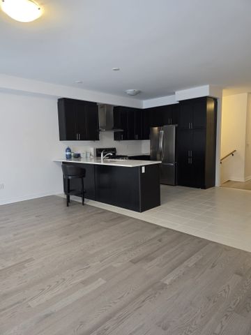 For Lease - 881 Douro Street, Stratford, Ontario - Photo 5