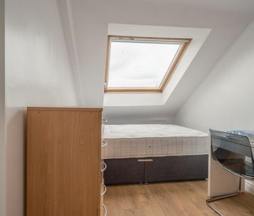 3 bedroom flat to rent - Photo 4