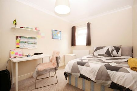 Raymond Crescent, Guildford, Surrey, GU2 7SZ - Photo 3