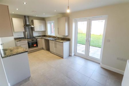 3 bedroom semi-detached house to rent - Photo 5
