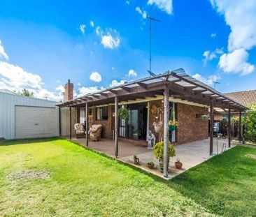 FAMILY HOME IN QUIET COURT - Photo 5