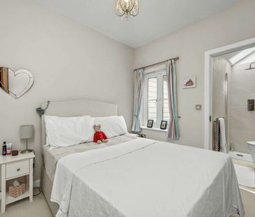 A beautifully presented two-bedroom house, ideally positioned withi... - Photo 4